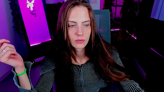 Snapshot of EmilyWilden chatting on October 2025 07:52:01 AM EmilyWilden online show from October 2025 07:52:01 AM