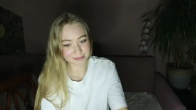 Snapshot of AmazovaAny chatting on November 2025 03:49:02 PM AmazovaAny online show from November 2025 03:49:02 PM