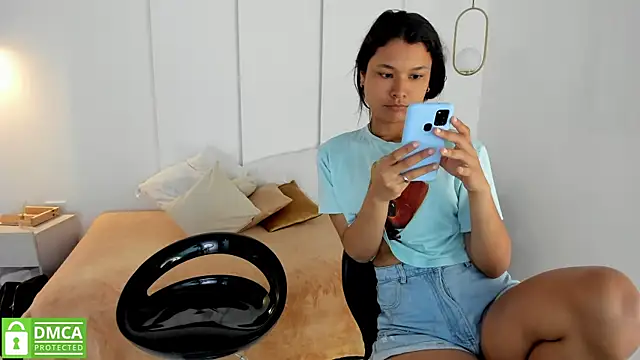 Snapshot of sexychanell_18 chatting on March 2025 03:45:02 PM sexychanell 18 online show from March 2025 03:45:02 PM