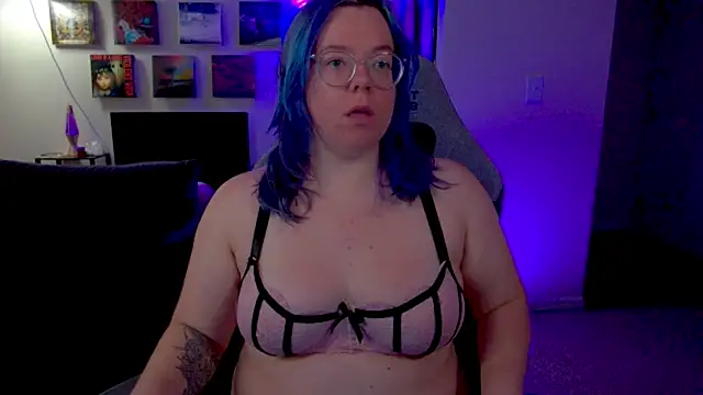 KiraSpitQueen online show from May 2026 03:39:01 AM