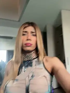 caroline cossei online show from March 2026 08:22:01 PM