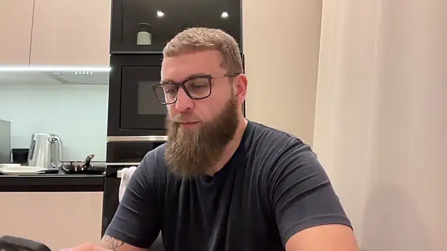 Snapshot of Bear_bear_ chatting on November 2025 01:21:01 PM Bear bear online show from November 2025 01:21:01 PM