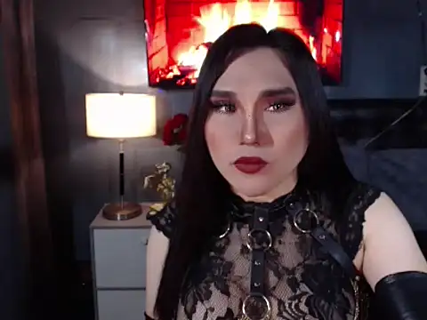 QueenMariaHard online show from November 2025 01:06:02 PM