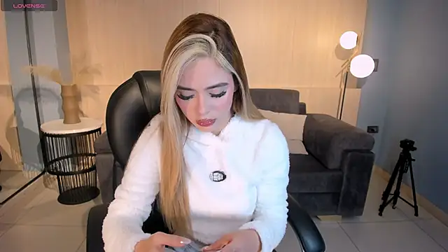 JuanitaClay online show from January 2026 12:20:02 PM