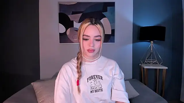 JuanitaClay online show from September 2025 12:36:02 PM