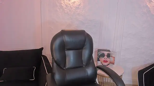 JuanitaClay online show from January 2026 12:00:01 PM