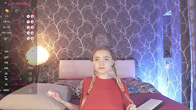 MiaMiaMeow online show from December 2025 01:37:01 PM