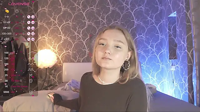 MiaMiaMeow online show from April 2026 04:02:01 PM