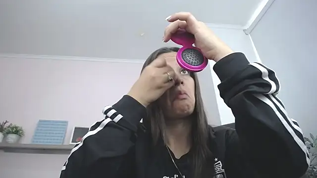 Snapshot of _juliana_rios chatting on November 2025 07:28:02 PM juliana rios online show from November 2025 07:28:02 PM