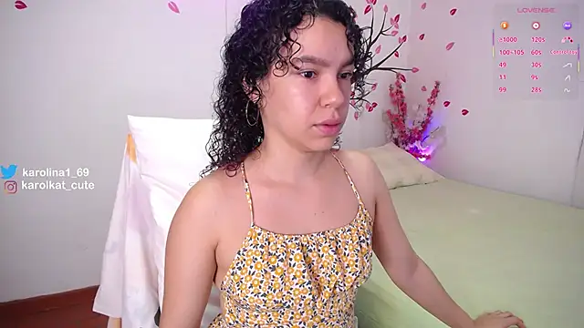 Karolina 1 online show from November 2025 01:15:02 PM