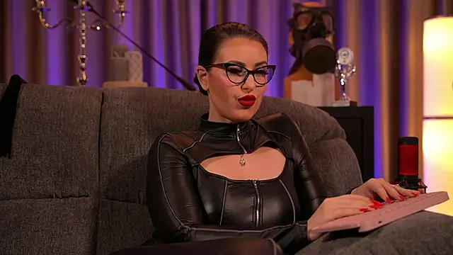 Snapshot of kelly_kent chatting on February 2025 03:31:01 AM kelly kent online show from February 2025 03:31:01 AM