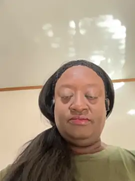 Katiefyi online show from April 2026 01:37:01 PM