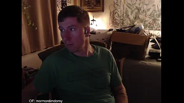 MormonPineapples online show from November 2025 04:38:01 AM