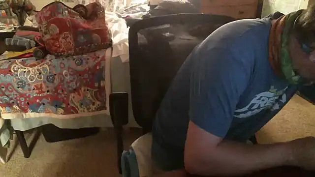 MormonPineapples online show from October 2025 04:04:02 AM