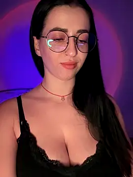 Snapshot of Emylia chatting on November 2025 08:12:02 PM Emylia online show from November 2025 08:12:02 PM