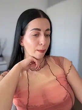 Snapshot of Emylia chatting on January 2025 04:02:02 PM Emylia online show from January 2025 04:02:02 PM