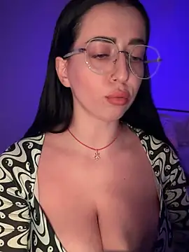 Snapshot of Emylia chatting on November 2025 04:55:02 PM Emylia online show from November 2025 04:55:02 PM