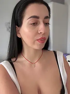 Snapshot of Emylia chatting on January 2025 01:03:02 PM Emylia online show from January 2025 01:03:02 PM