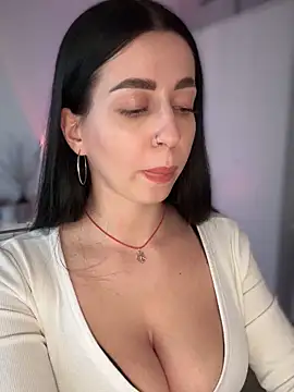 Snapshot of Emylia chatting on January 2025 05:30:01 PM Emylia online show from January 2025 05:30:01 PM