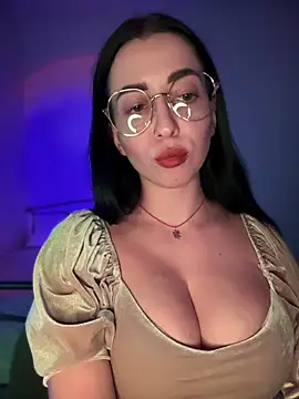 Snapshot of Emylia chatting on November 2025 06:47:02 PM Emylia online show from November 2025 06:47:02 PM