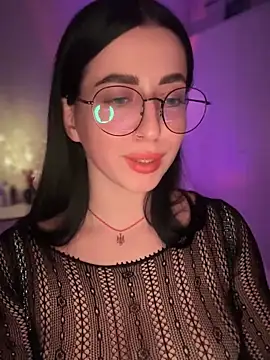 Snapshot of Emylia chatting on December 2024 08:15:02 PM Emylia online show from December 2024 08:15:02 PM