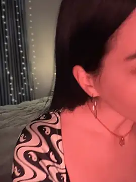 Snapshot of Emylia chatting on January 2025 11:06:01 PM Emylia online show from January 2025 11:06:01 PM