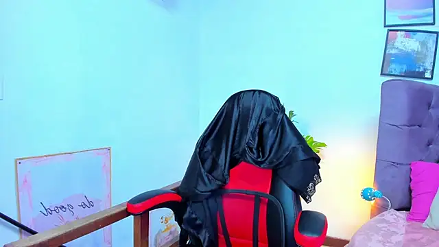 Gretta Queen online show from November 2025 05:58:02 PM