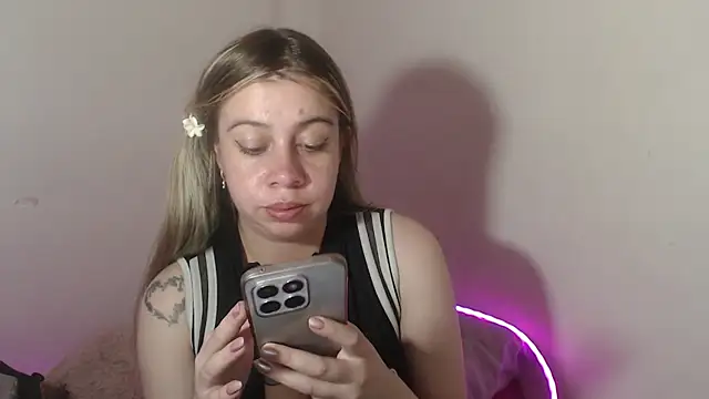 SweetSofty online show from November 2025 06:18:01 AM