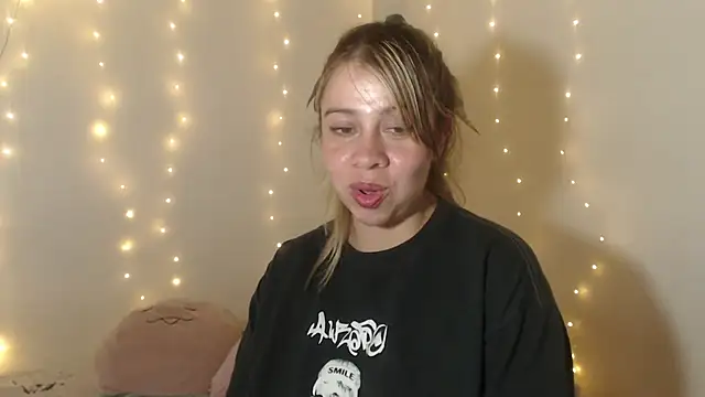 SweetSofty online show from April 2026 10:15:01 PM