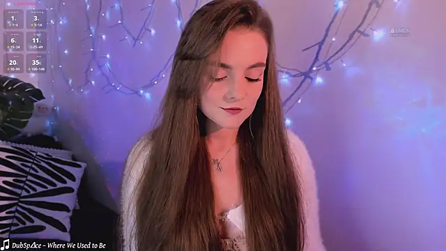 xwiuiwx online show from October 2025 01:01:02 PM