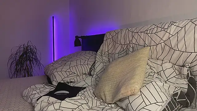 Snapshot of spottyyy chatting on January 2026 07:12:01 PM spottyyy online show from January 2026 07:12:01 PM