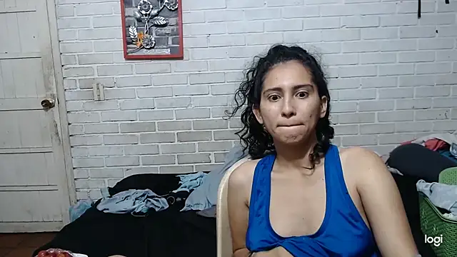 Snapshot of valeriaswang_Lucas chatting on July 2026 01:28:02 AM valeriaswang Lucas online show from July 2026 01:28:02 AM