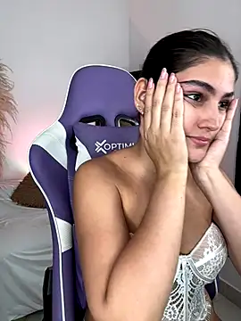 sofia henaok online show from December 2025 08:14:02 PM