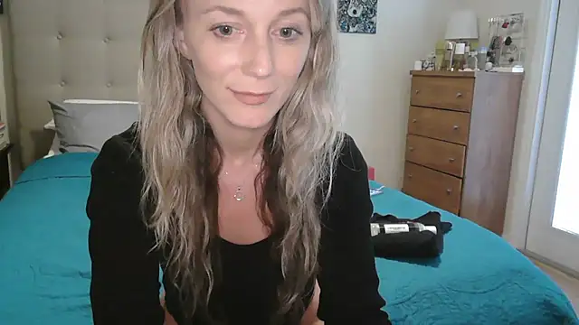 Snapshot of Heyitsmee33 chatting on September 2025 06:04:02 PM Heyitsmee33 online show from September 2025 06:04:02 PM