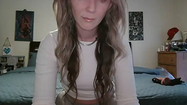 Heyitsmee33 online show from June 2026 10:37:01 AM