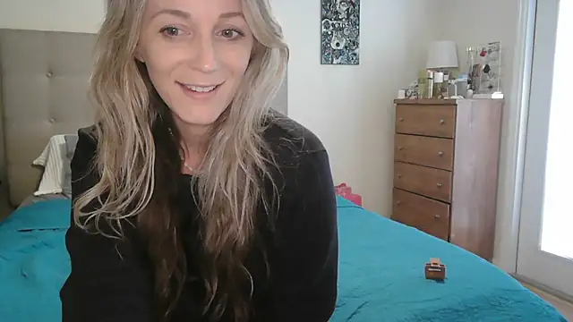 Snapshot of Heyitsmee33 chatting on September 2025 11:44:02 AM Heyitsmee33 online show from September 2025 11:44:02 AM