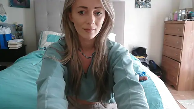 Heyitsmee33 online show from May 2026 12:36:02 PM