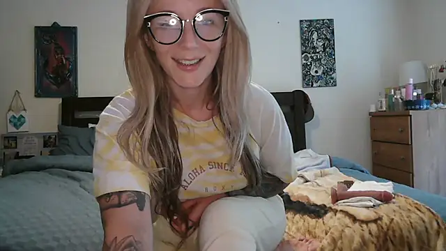 Snapshot of Heyitsmee33 chatting on July 2026 09:15:01 PM Heyitsmee33 online show from July 2026 09:15:01 PM