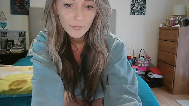 Heyitsmee33 online show from April 2026 02:08:01 PM