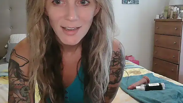 Snapshot of Heyitsmee33 chatting on October 2025 01:13:01 PM Heyitsmee33 online show from October 2025 01:13:01 PM