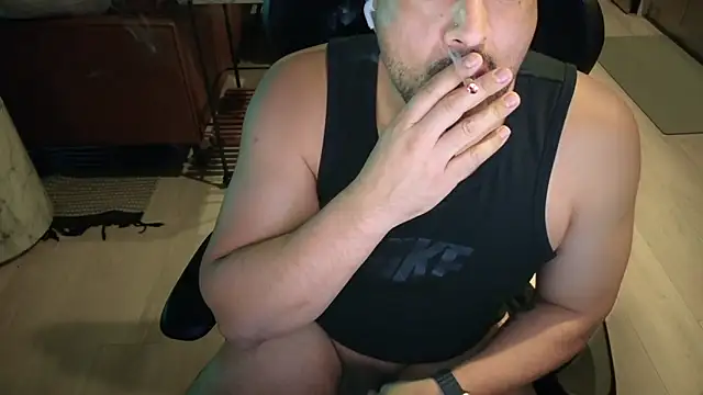Snapshot of HungandThickLatin chatting on September 2025 03:34:02 AM HungandThickLatin online show from September 2025 03:34:02 AM