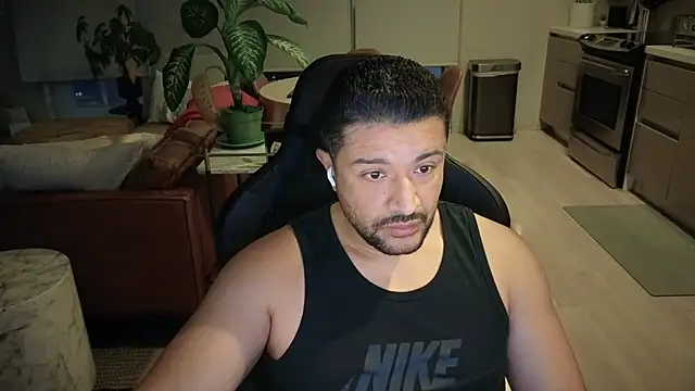 Snapshot of HungandThickLatin chatting on September 2025 01:25:02 PM HungandThickLatin online show from September 2025 01:25:02 PM