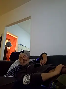 cuci45 online show from November 2025 06:00:02 PM