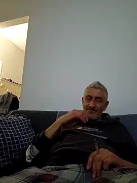 cuci45 online show from November 2025 09:31:01 PM