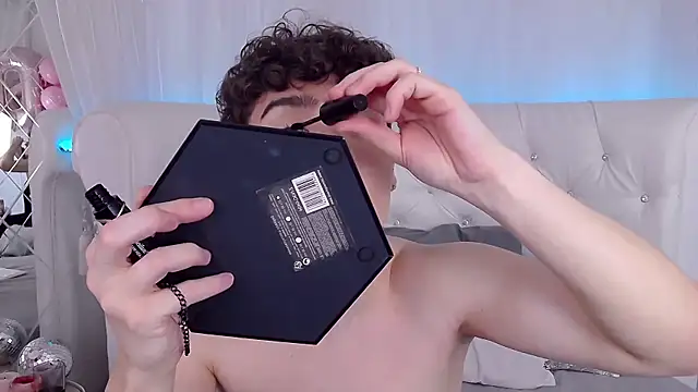 Snapshot of RobbyCharming chatting on November 2025 03:33:02 AM RobbyCharming online show from November 2025 03:33:02 AM