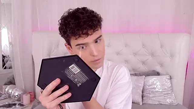 RobbyCharming online show from September 2025 03:33:01 AM