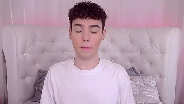 RobbyCharming online show from September 2025 03:46:01 AM