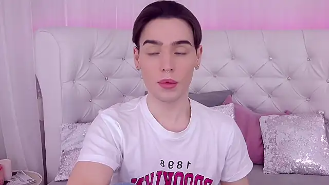 RobbyCharming online show from February 2025 07:44:01 PM