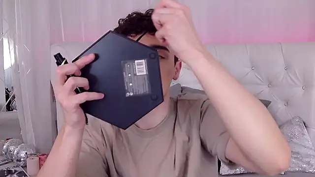 RobbyCharming online show from October 2025 03:51:02 AM