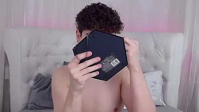 RobbyCharming online show from December 2025 03:42:01 AM